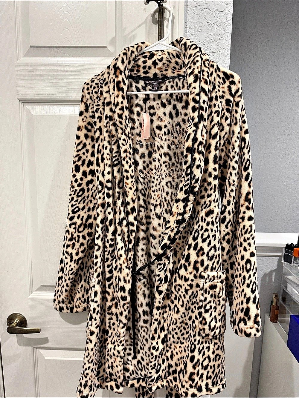 Victoria's Secret Cozy Plush Robe Leopard Print